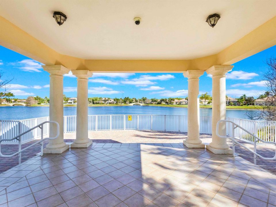 Clubhouse from Gazebo to Lake