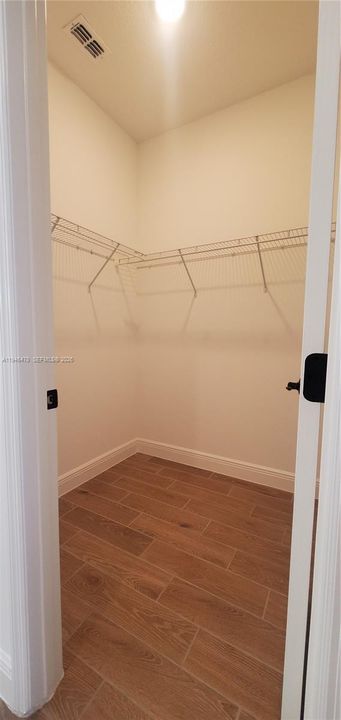 For Sale: $508,000 (4 beds, 3 baths, 2500 Square Feet)