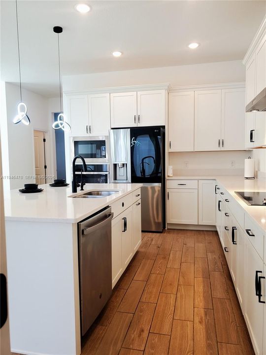 For Sale: $508,000 (4 beds, 3 baths, 2500 Square Feet)