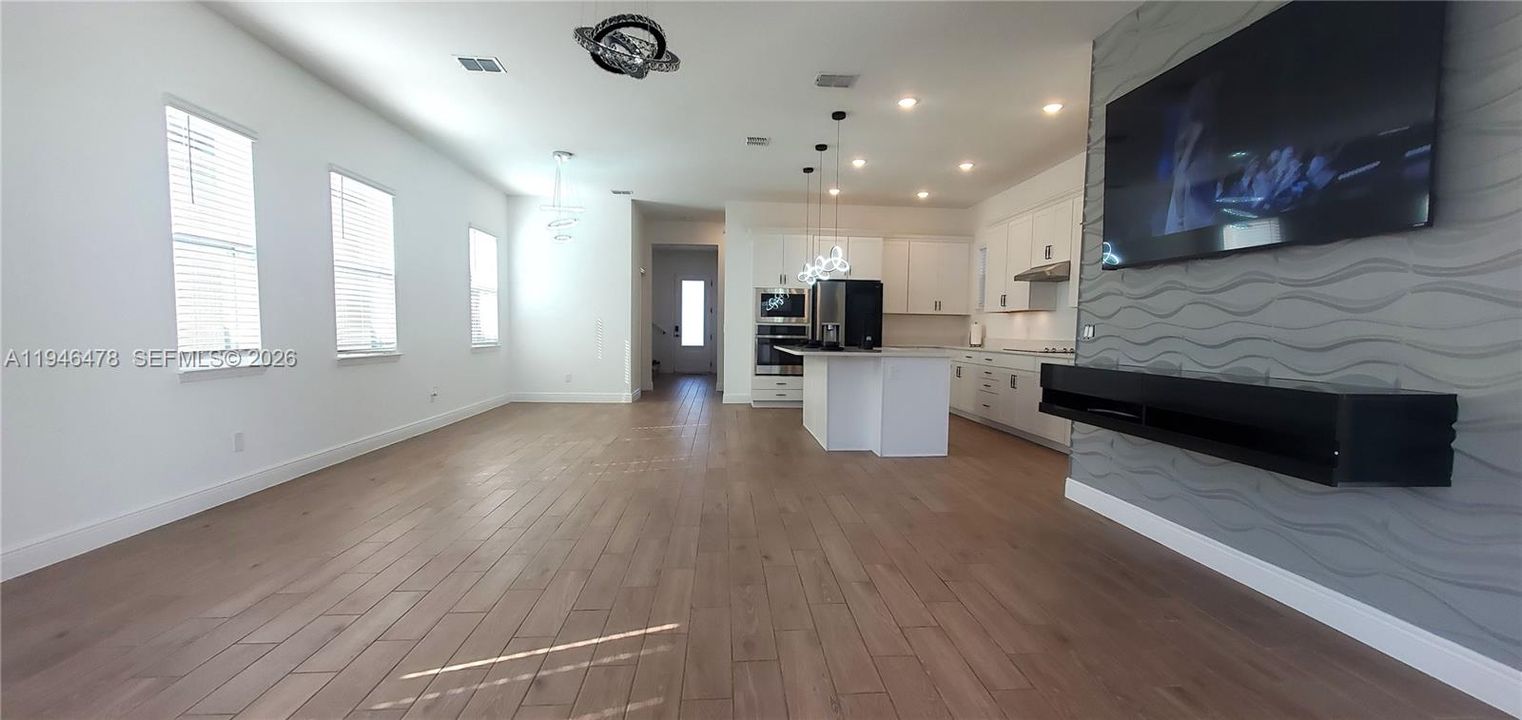 For Sale: $508,000 (4 beds, 3 baths, 2500 Square Feet)