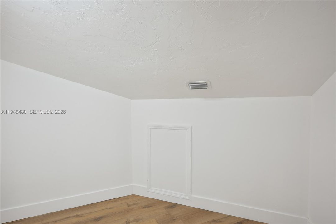 Vendido Recientemente: $1,100,000 (3 camas, 2 baños, 2543 Pies cuadrados)