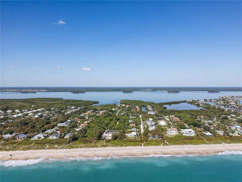 Vendido Recientemente: $1,100,000 (3 camas, 2 baños, 2543 Pies cuadrados)