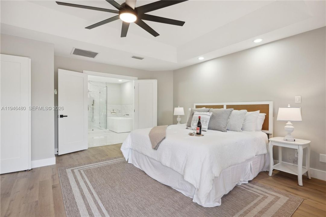 Vendido Recientemente: $1,100,000 (3 camas, 2 baños, 2543 Pies cuadrados)
