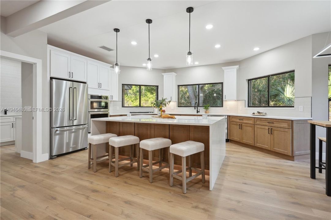 Vendido Recientemente: $1,100,000 (3 camas, 2 baños, 2543 Pies cuadrados)