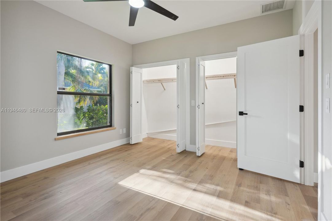 Vendido Recientemente: $1,100,000 (3 camas, 2 baños, 2543 Pies cuadrados)