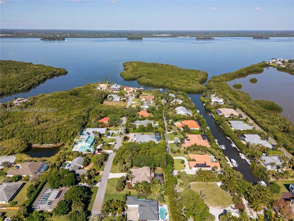 Vendido Recientemente: $1,100,000 (3 camas, 2 baños, 2543 Pies cuadrados)