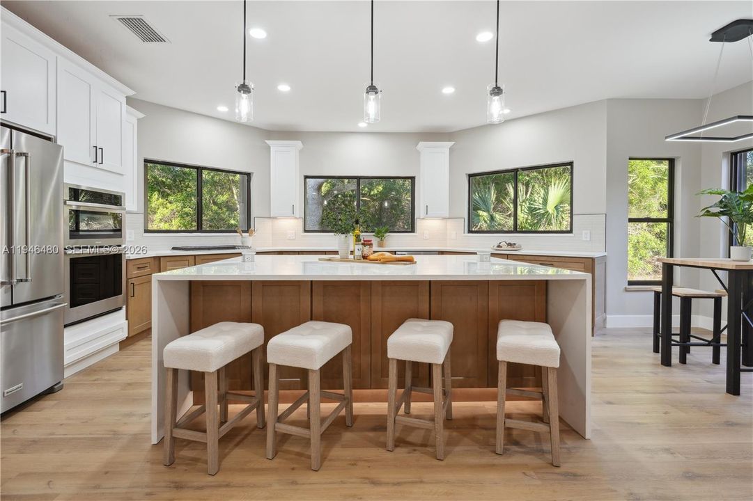 Vendido Recientemente: $1,100,000 (3 camas, 2 baños, 2543 Pies cuadrados)
