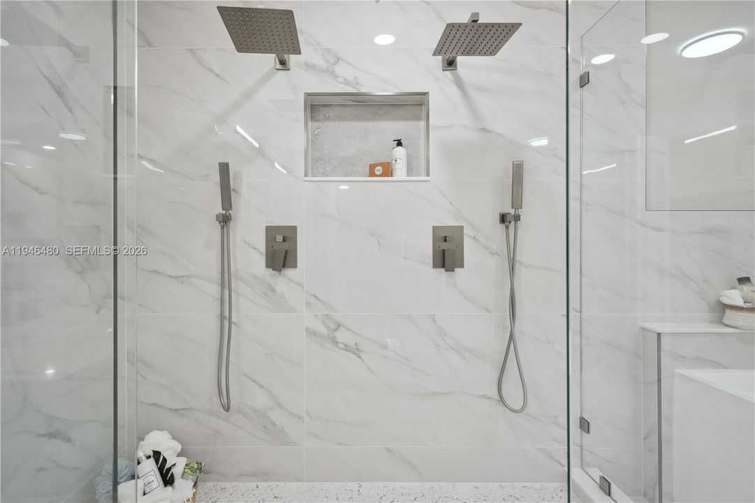 Vendido Recientemente: $1,100,000 (3 camas, 2 baños, 2543 Pies cuadrados)