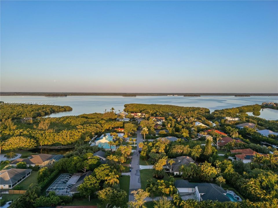 Vendido Recientemente: $1,100,000 (3 camas, 2 baños, 2543 Pies cuadrados)