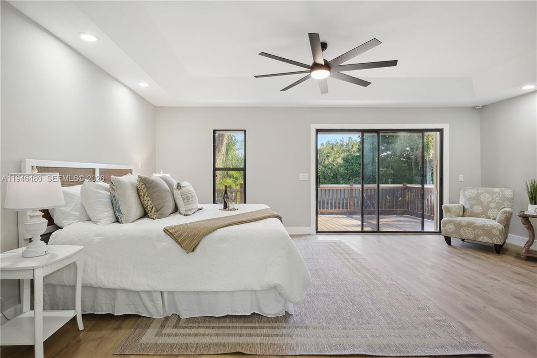 Vendido Recientemente: $1,100,000 (3 camas, 2 baños, 2543 Pies cuadrados)