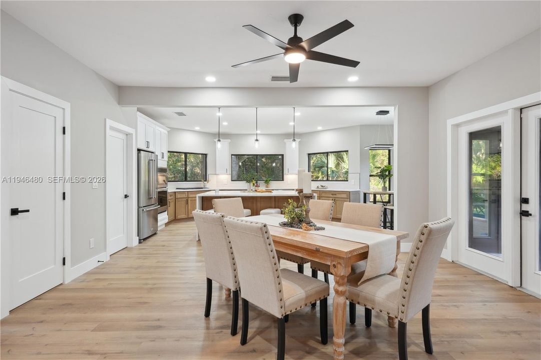 Vendido Recientemente: $1,100,000 (3 camas, 2 baños, 2543 Pies cuadrados)