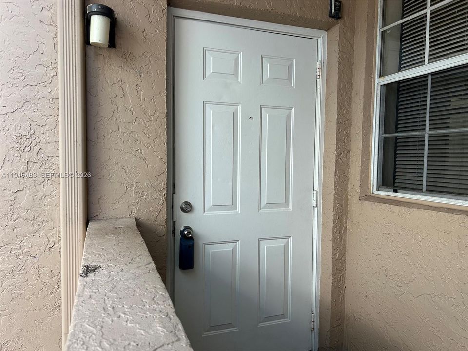 Activo con contrato: $228,900 (2 camas, 2 baños, 854 Pies cuadrados)