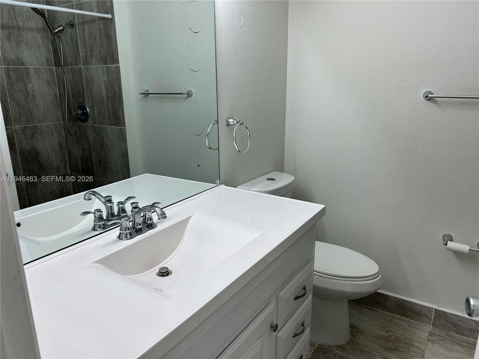 Activo con contrato: $228,900 (2 camas, 2 baños, 854 Pies cuadrados)