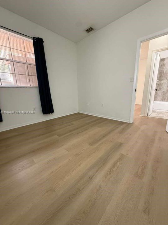 Activo con contrato: $228,900 (2 camas, 2 baños, 854 Pies cuadrados)
