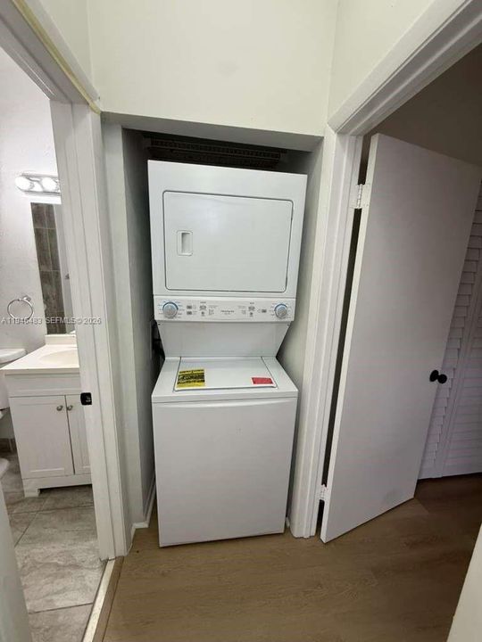 Activo con contrato: $228,900 (2 camas, 2 baños, 854 Pies cuadrados)
