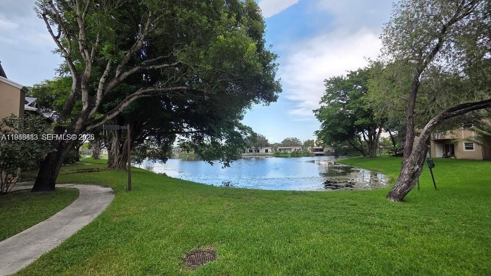 Activo con contrato: $228,900 (2 camas, 2 baños, 854 Pies cuadrados)