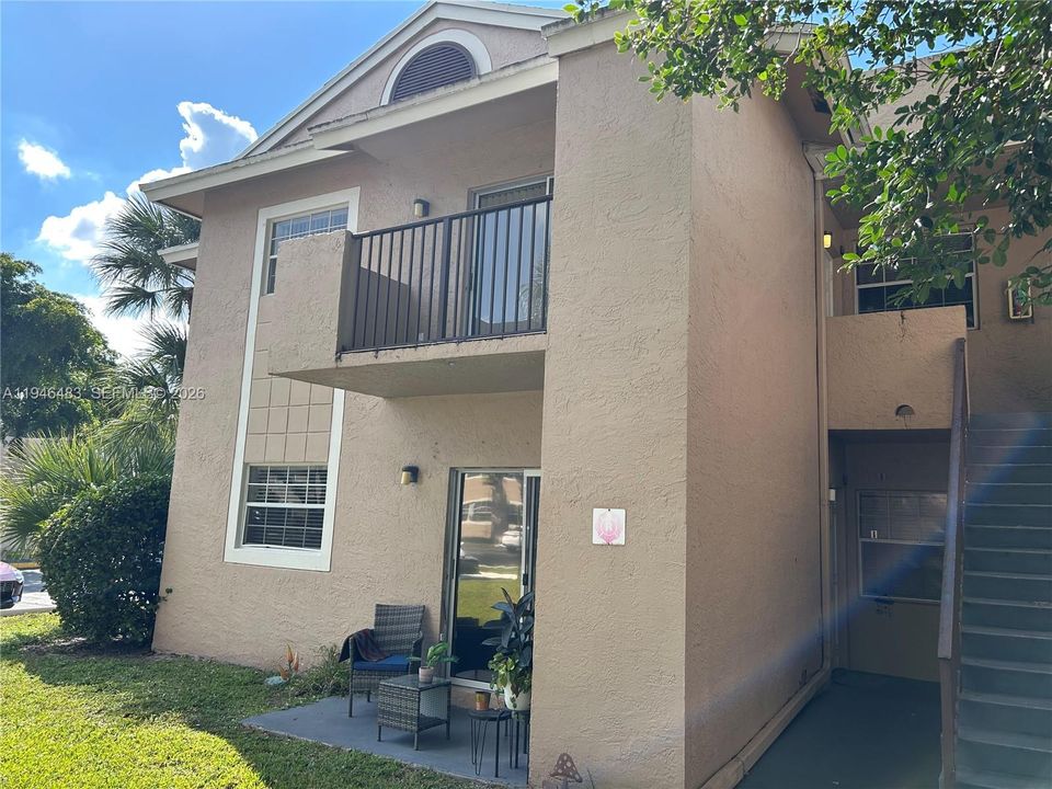 Activo con contrato: $228,900 (2 camas, 2 baños, 854 Pies cuadrados)
