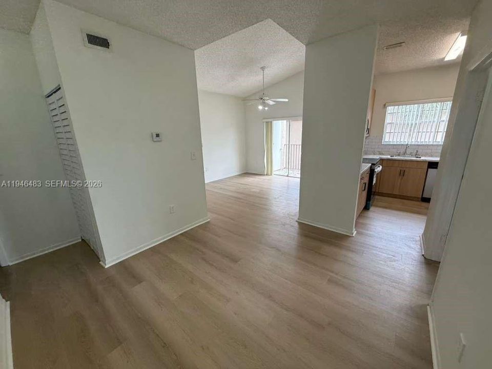 Activo con contrato: $228,900 (2 camas, 2 baños, 854 Pies cuadrados)