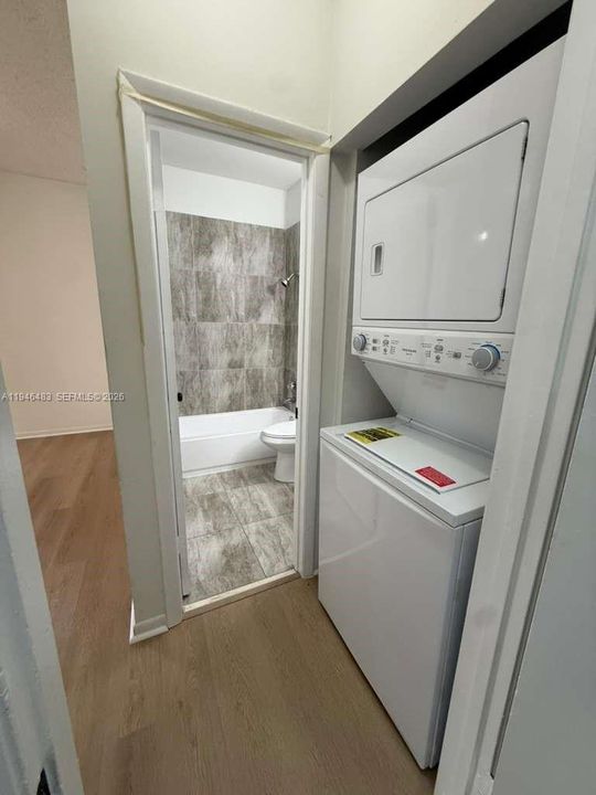 Activo con contrato: $228,900 (2 camas, 2 baños, 854 Pies cuadrados)