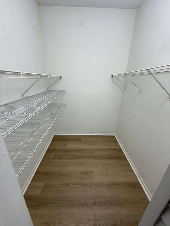 Activo con contrato: $228,900 (2 camas, 2 baños, 854 Pies cuadrados)