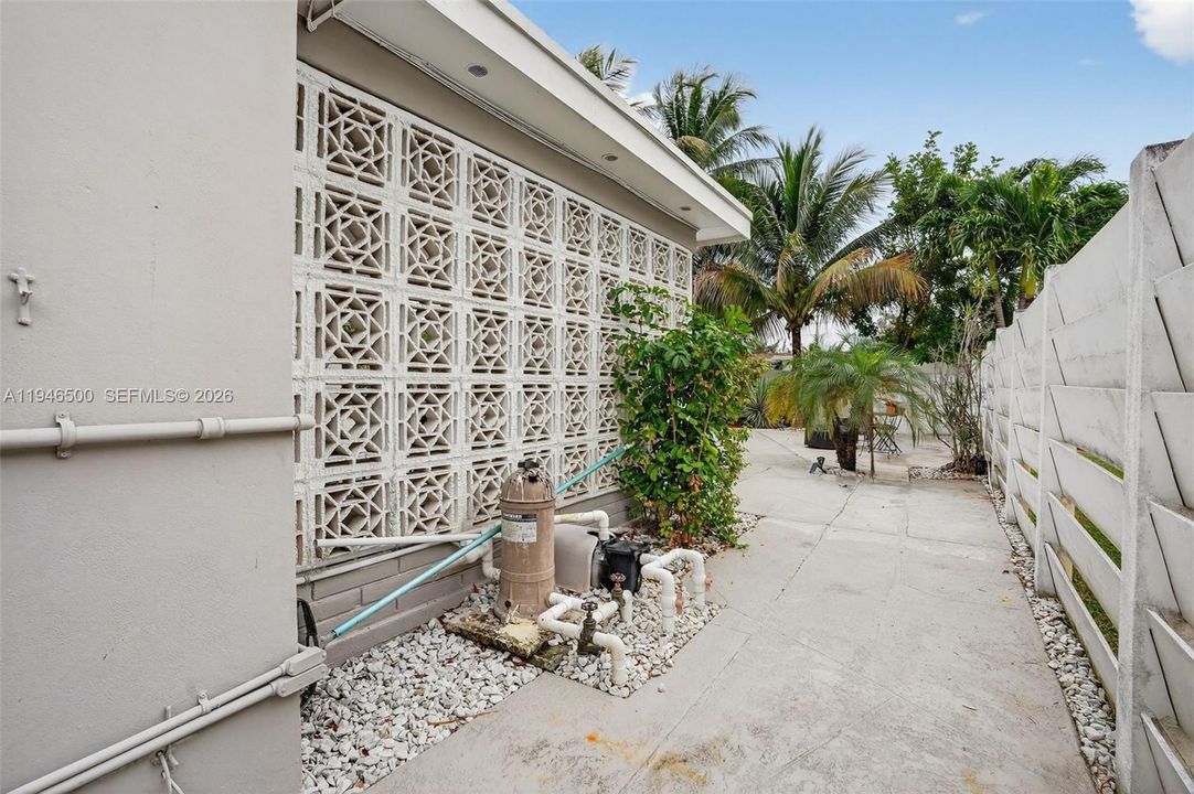 SIDE ENTRANCE TO PATIO