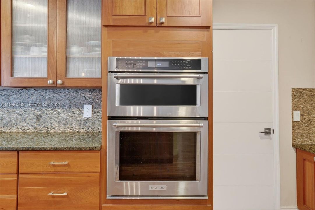 HIGH END MICROWAVE & OVEN