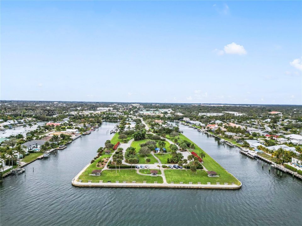 Vendido Recientemente: $1,899,000 (4 camas, 4 baños, 3297 Pies cuadrados)