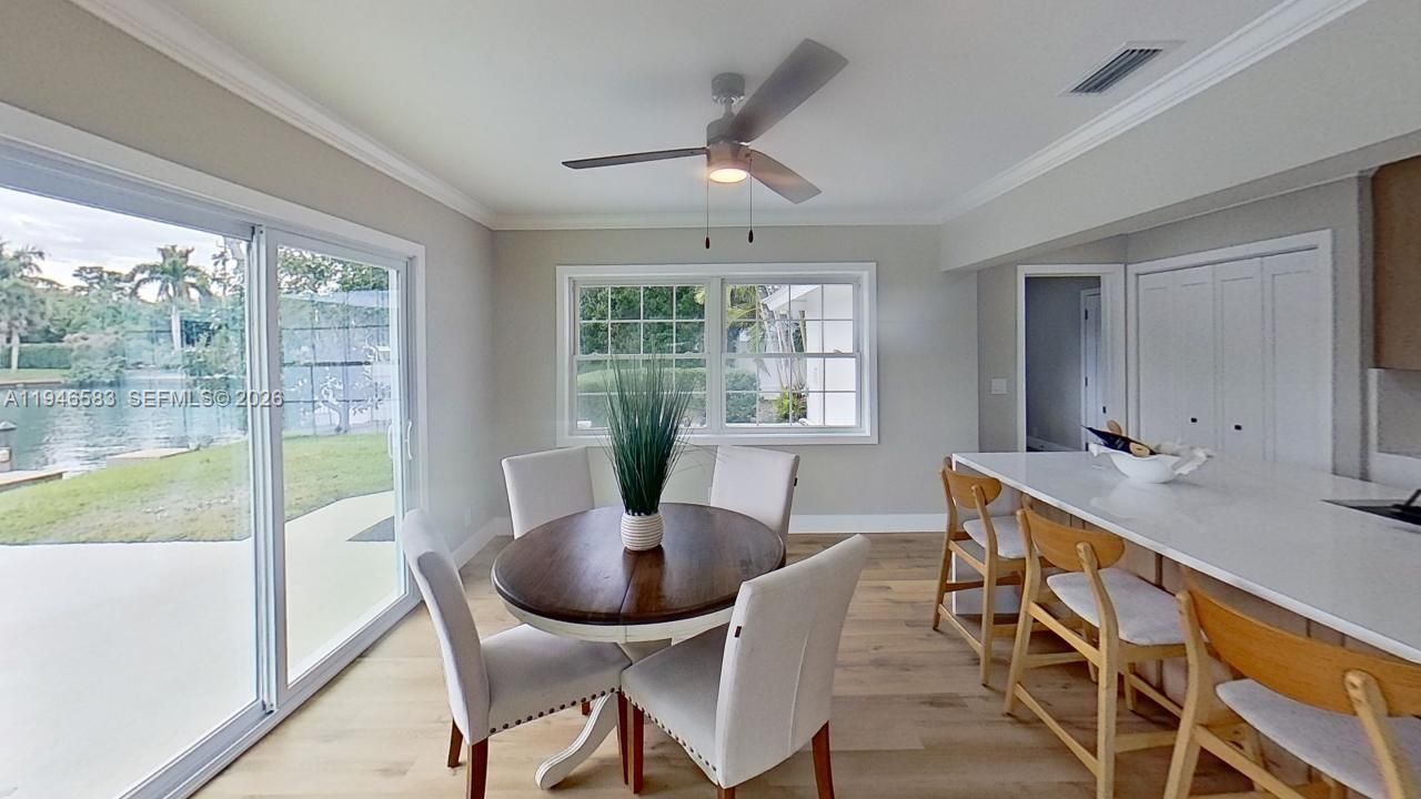 Vendido Recientemente: $1,899,000 (4 camas, 4 baños, 3297 Pies cuadrados)