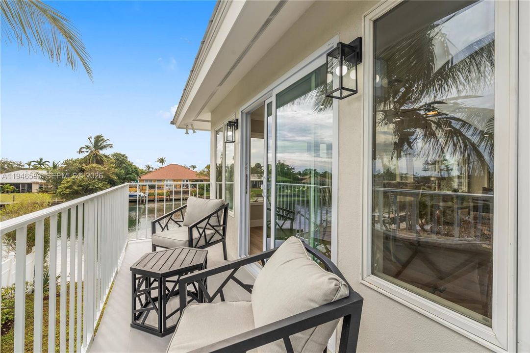 Vendido Recientemente: $1,899,000 (4 camas, 4 baños, 3297 Pies cuadrados)