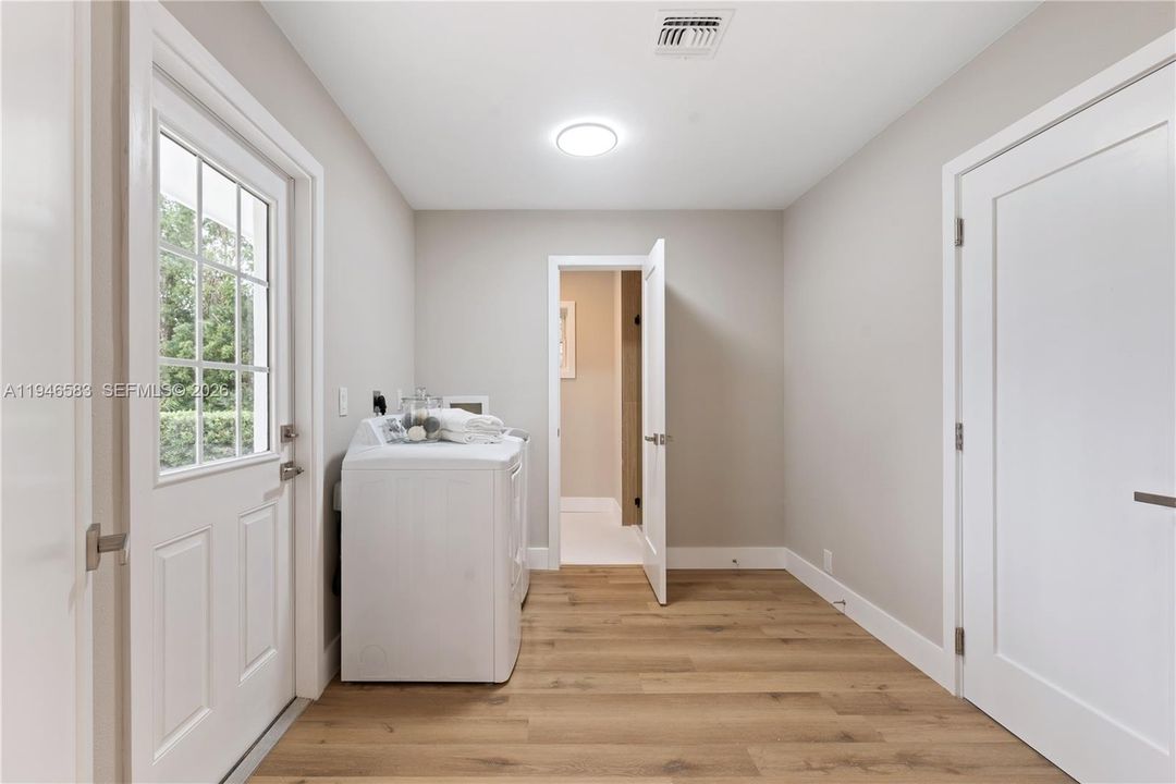 Vendido Recientemente: $1,899,000 (4 camas, 4 baños, 3297 Pies cuadrados)