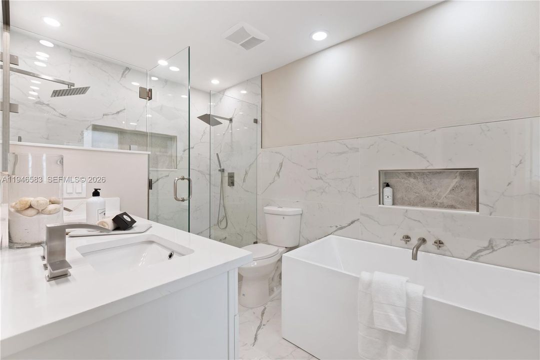 Vendido Recientemente: $1,899,000 (4 camas, 4 baños, 3297 Pies cuadrados)