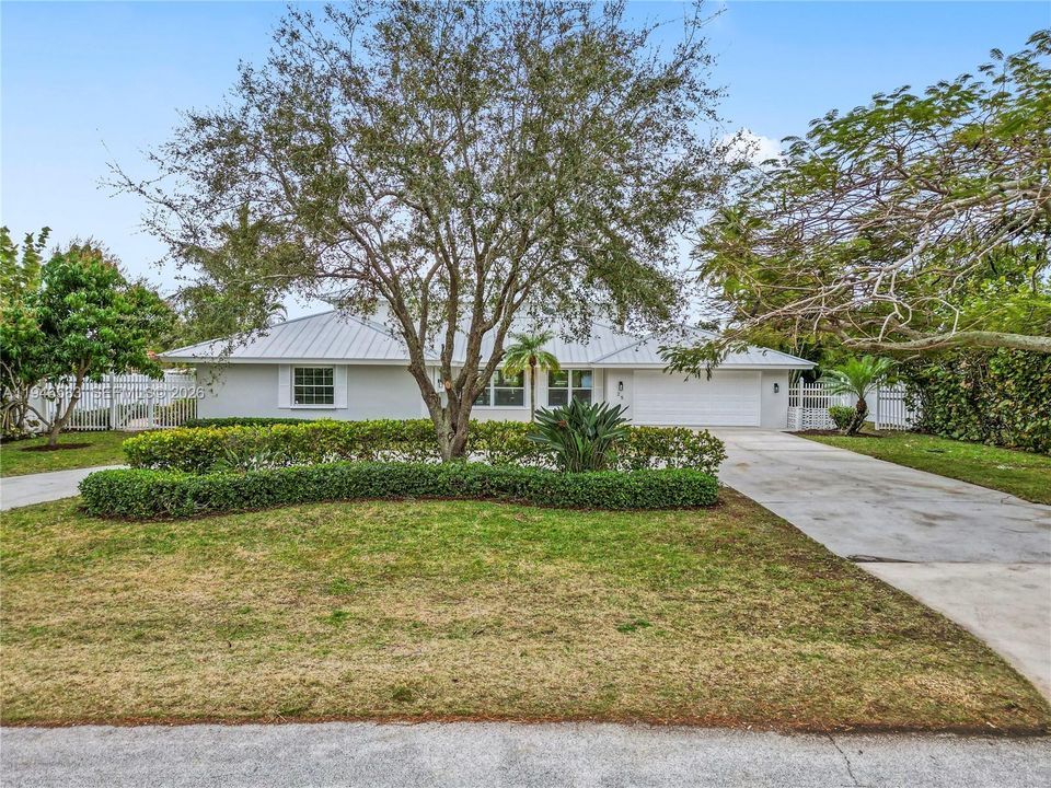 Vendido Recientemente: $1,899,000 (4 camas, 4 baños, 3297 Pies cuadrados)