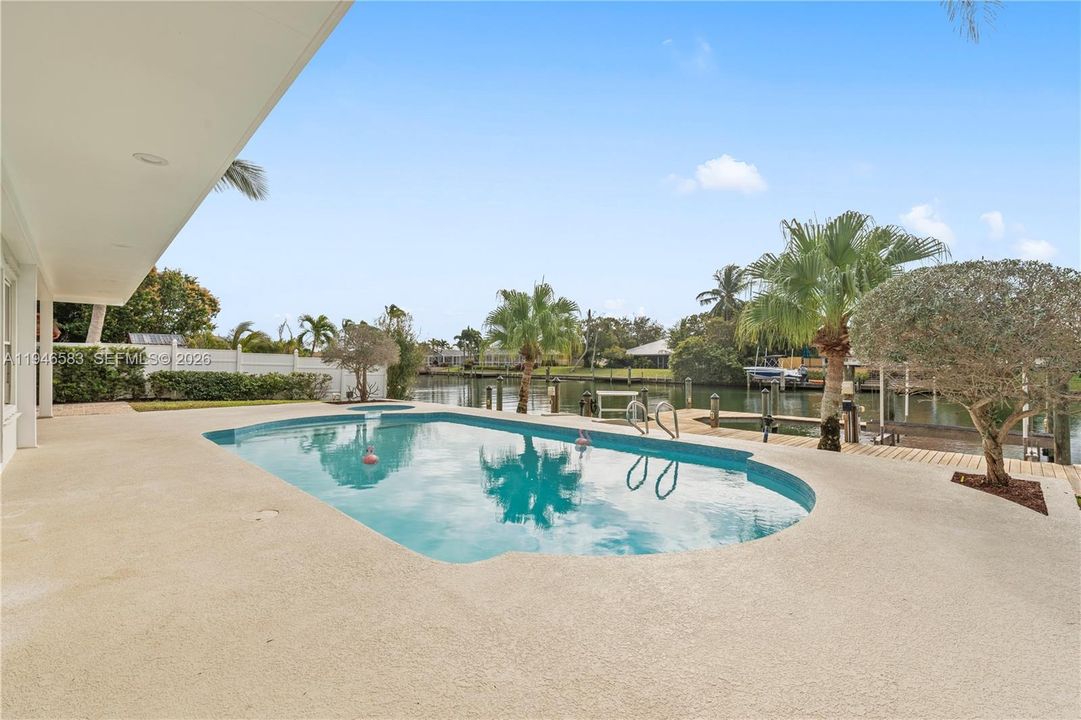 Vendido Recientemente: $1,899,000 (4 camas, 4 baños, 3297 Pies cuadrados)