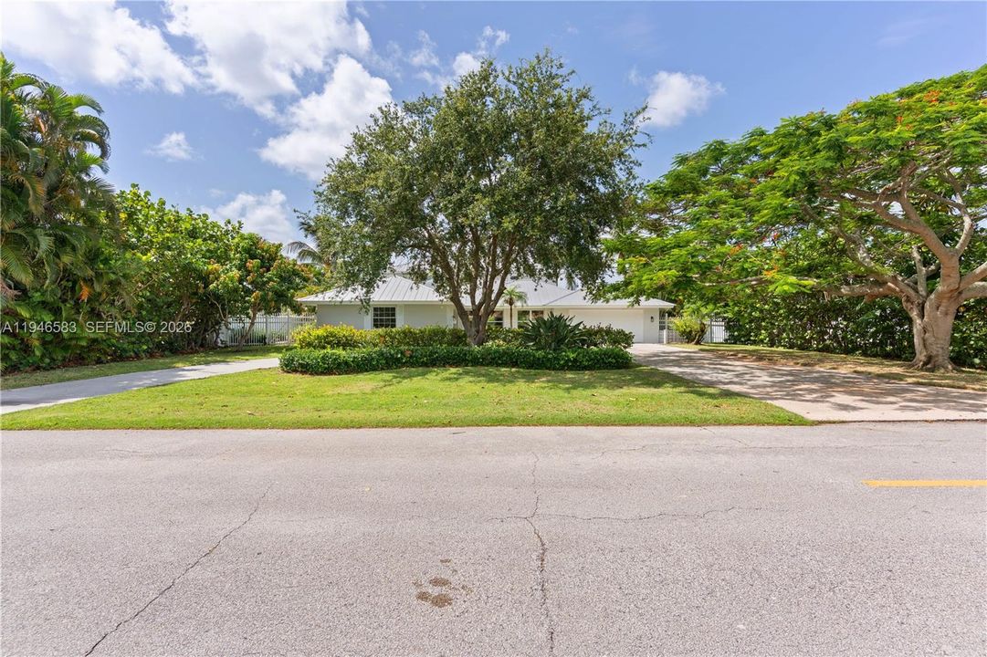 Vendido Recientemente: $1,899,000 (4 camas, 4 baños, 3297 Pies cuadrados)