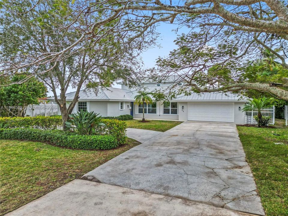 Vendido Recientemente: $1,899,000 (4 camas, 4 baños, 3297 Pies cuadrados)
