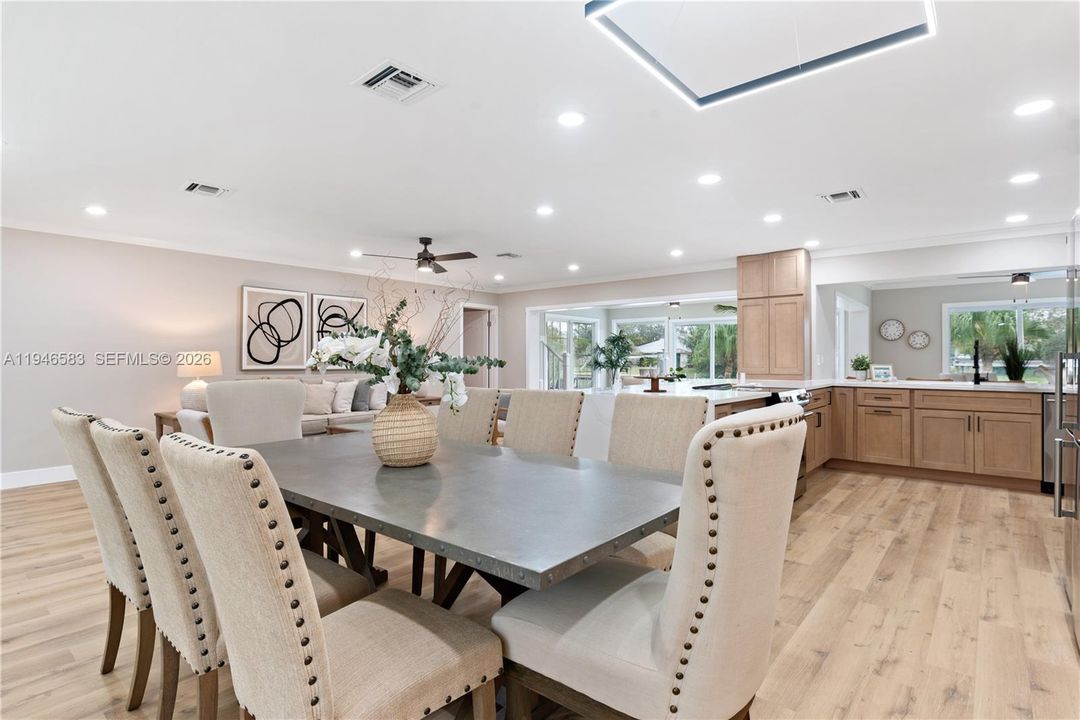 Vendido Recientemente: $1,899,000 (4 camas, 4 baños, 3297 Pies cuadrados)