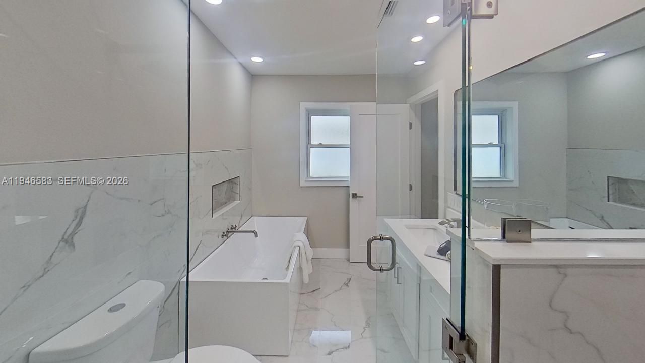 Vendido Recientemente: $1,899,000 (4 camas, 4 baños, 3297 Pies cuadrados)