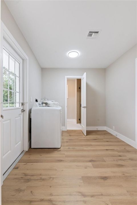 Vendido Recientemente: $1,899,000 (4 camas, 4 baños, 3297 Pies cuadrados)