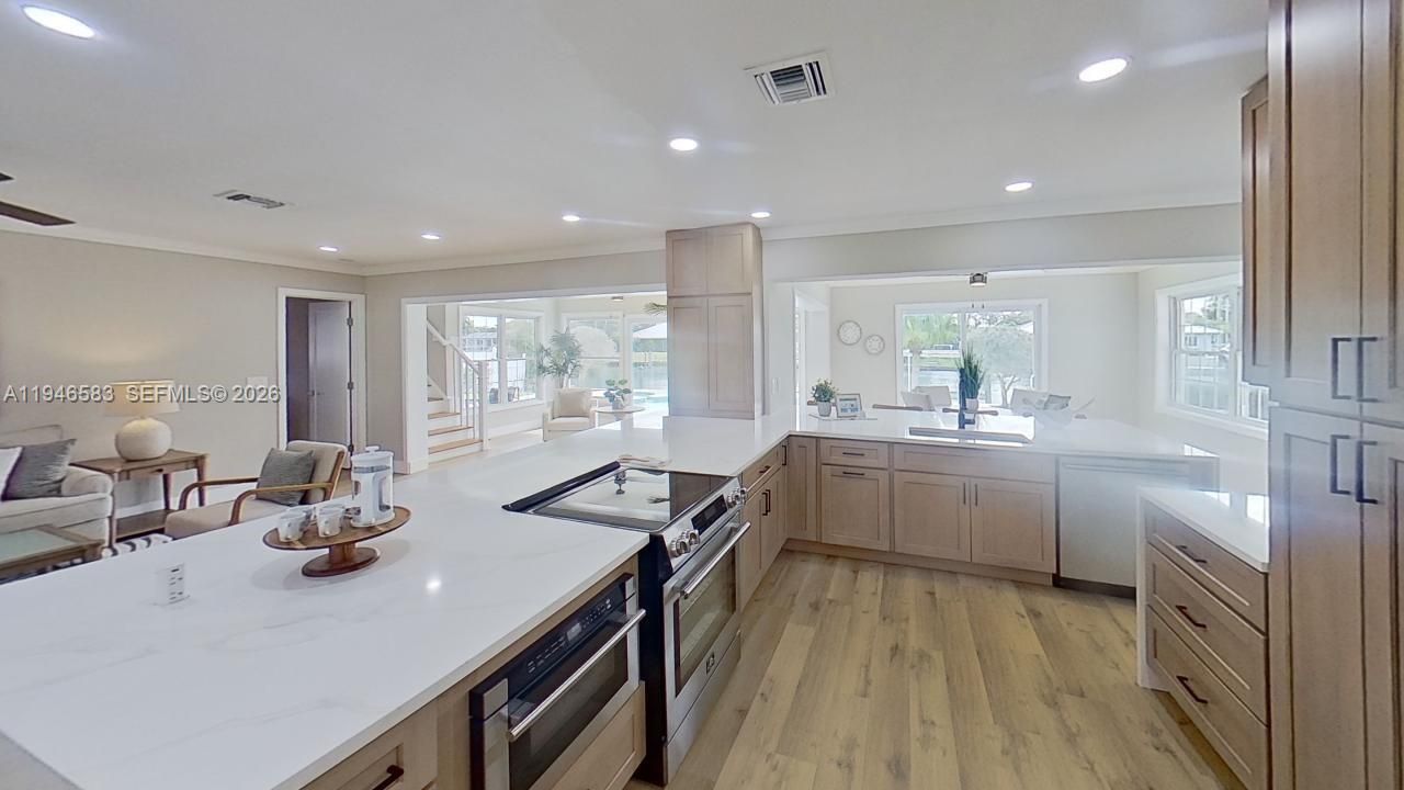 Vendido Recientemente: $1,899,000 (4 camas, 4 baños, 3297 Pies cuadrados)