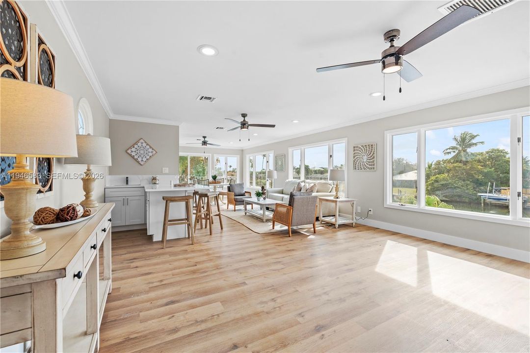 Vendido Recientemente: $1,899,000 (4 camas, 4 baños, 3297 Pies cuadrados)