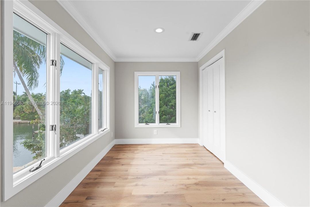 Vendido Recientemente: $1,899,000 (4 camas, 4 baños, 3297 Pies cuadrados)