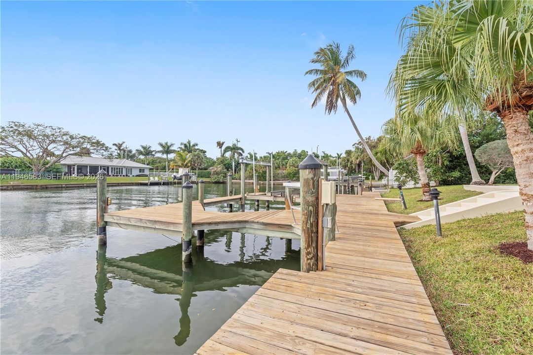 Vendido Recientemente: $1,899,000 (4 camas, 4 baños, 3297 Pies cuadrados)