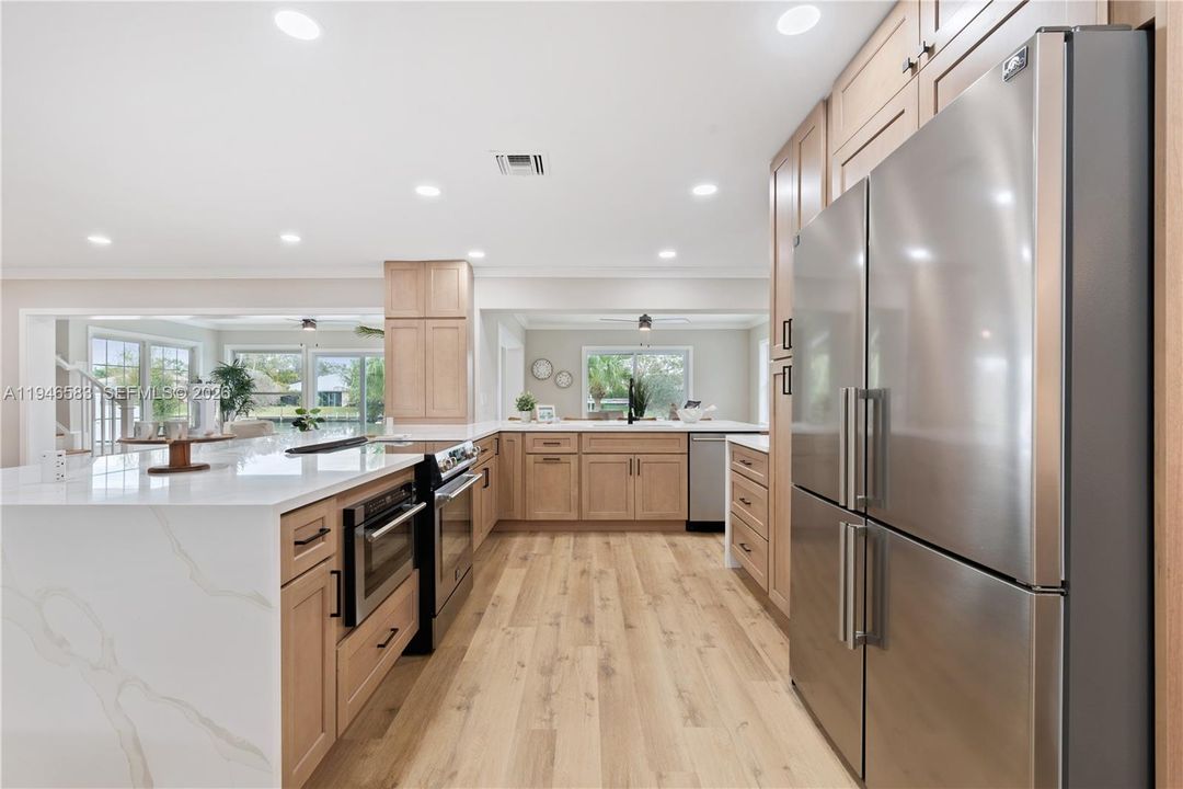 Vendido Recientemente: $1,899,000 (4 camas, 4 baños, 3297 Pies cuadrados)