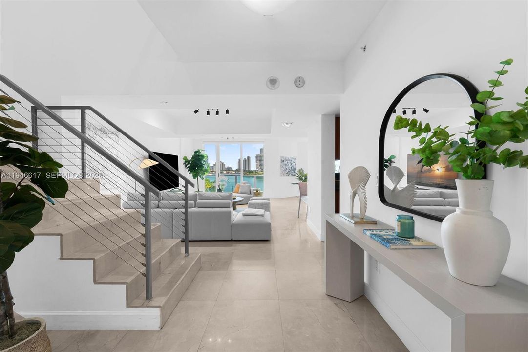 Active With Contract: $1,075,000 (2 beds, 3 baths, 2433 Square Feet)