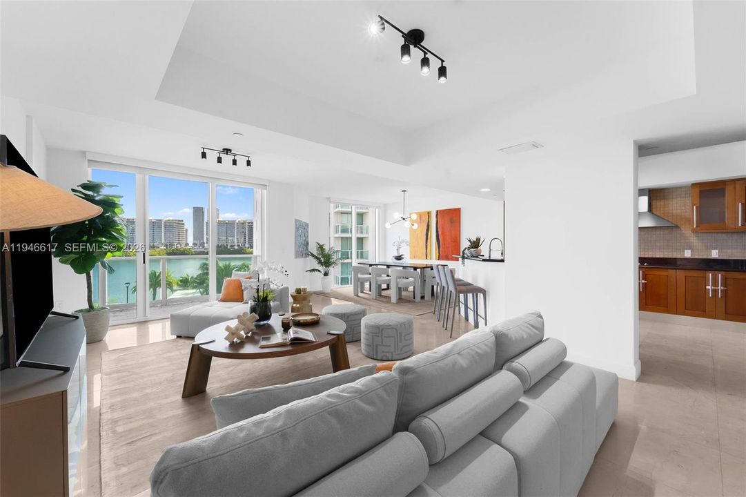 Active With Contract: $1,075,000 (2 beds, 3 baths, 2433 Square Feet)