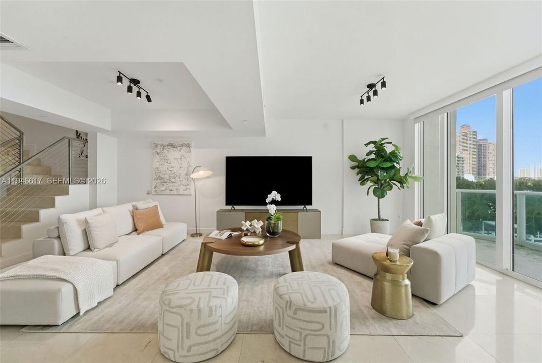 Active With Contract: $1,075,000 (2 beds, 3 baths, 2433 Square Feet)