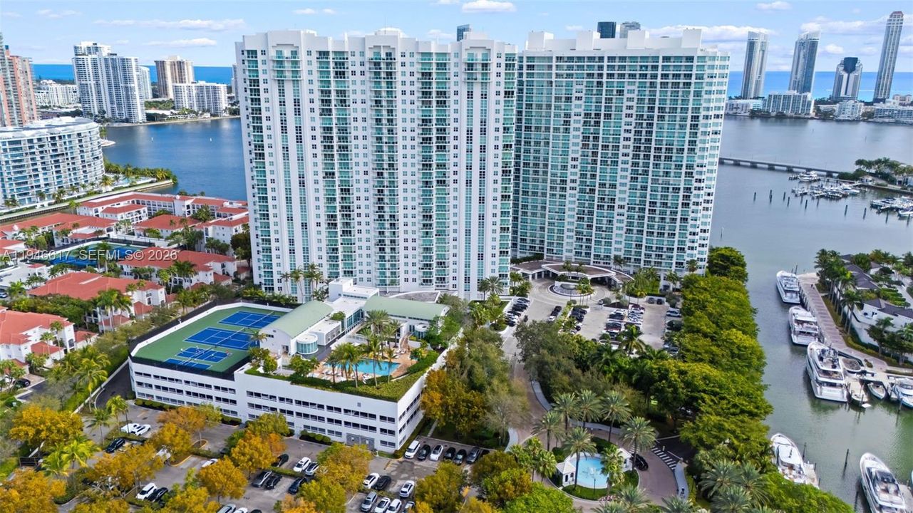 Active With Contract: $1,075,000 (2 beds, 3 baths, 2433 Square Feet)