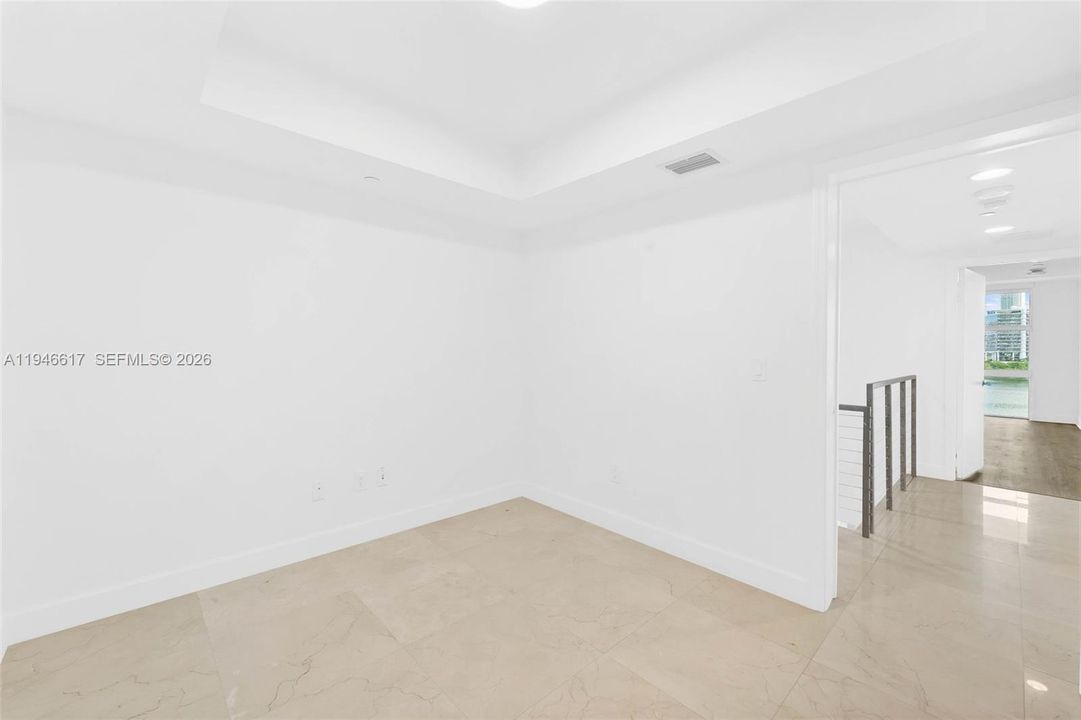 Active With Contract: $1,075,000 (2 beds, 3 baths, 2433 Square Feet)