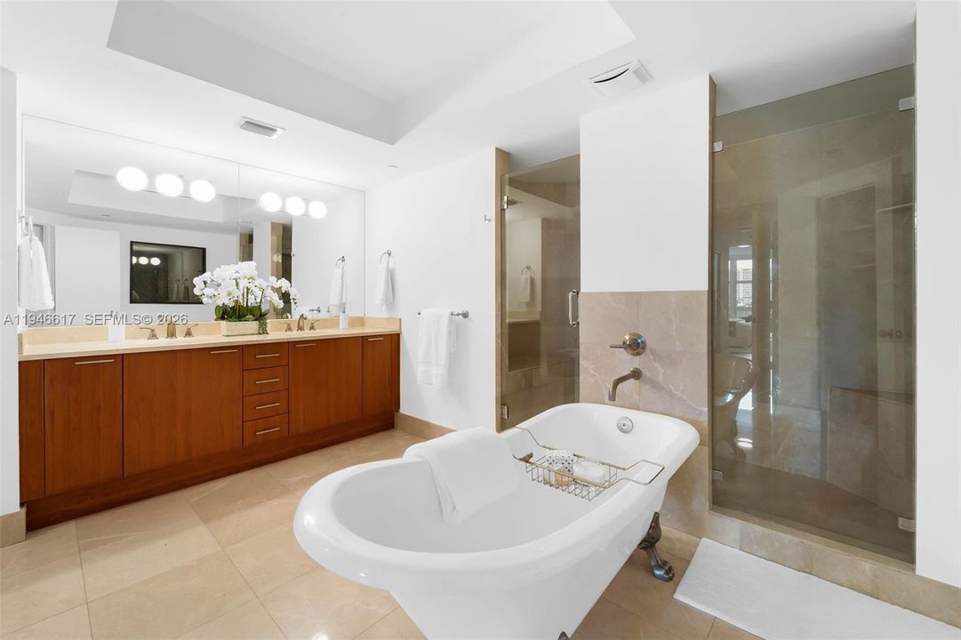 Active With Contract: $1,075,000 (2 beds, 3 baths, 2433 Square Feet)