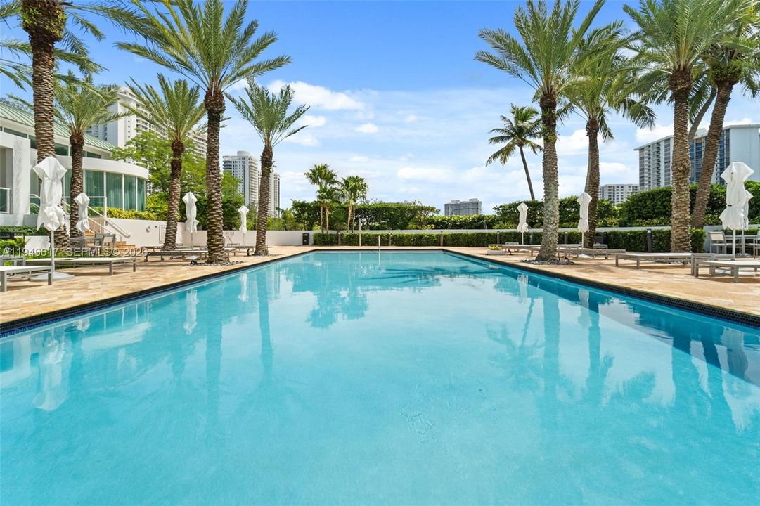 Active With Contract: $1,075,000 (2 beds, 3 baths, 2433 Square Feet)